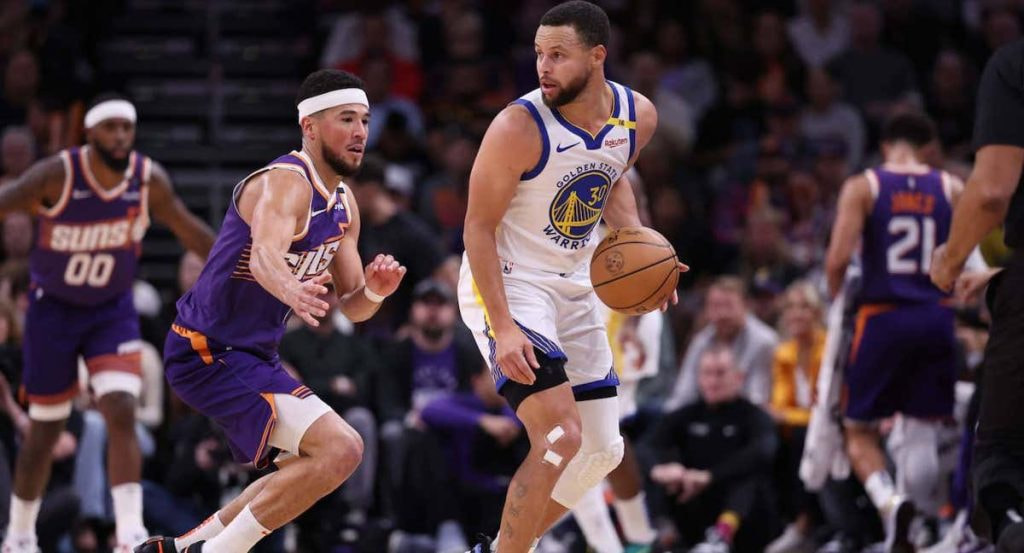 Stephen Curry no pudo evitar el tropiezo ante Phoenix Suns.
