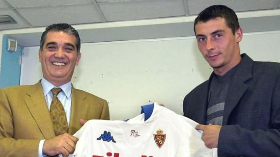 Alfonso Solans, presidente entonces del Zaragoza, y Goran Drulic, en su presentación en 2001.
