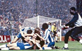 Los jugadores del Espanyol celebran uno de los goles de aquella inolvidable Copa de la UEFA.