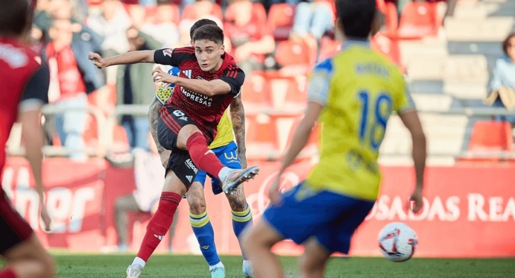 Gorrotxategi en un partido con el Mirandés.