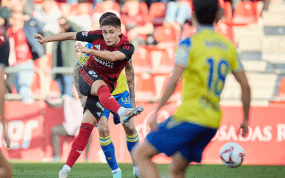 Gorrotxategi en un partido con el Mirandés.