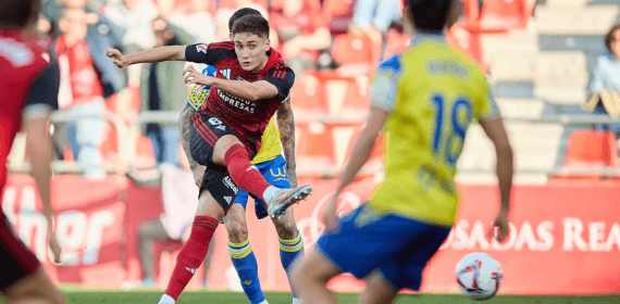 Gorrotxategi en un partido con el Mirandés.