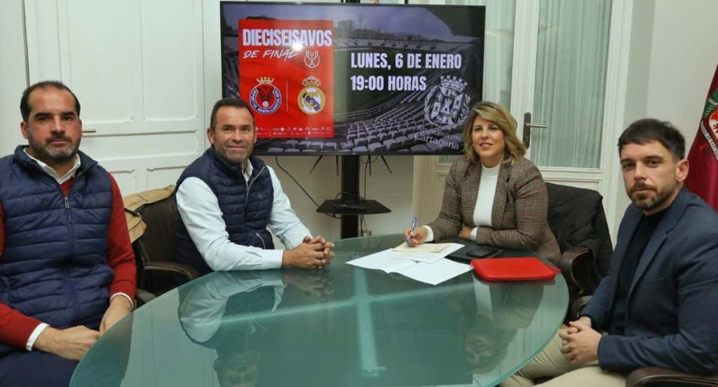 Antonio Martínez, José Blaya, Noelia Arroyo y José Martínez presentan el Deportiva Minera-Real Madrid en el Palacio Consistorial.