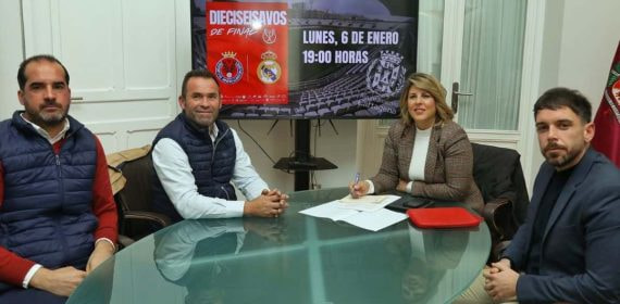 Antonio Martínez, José Blaya, Noelia Arroyo y José Martínez presentan el Deportiva Minera-Real Madrid en el Palacio Consistorial.