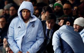 Mbappé se retira lesionado del partido de Champions.