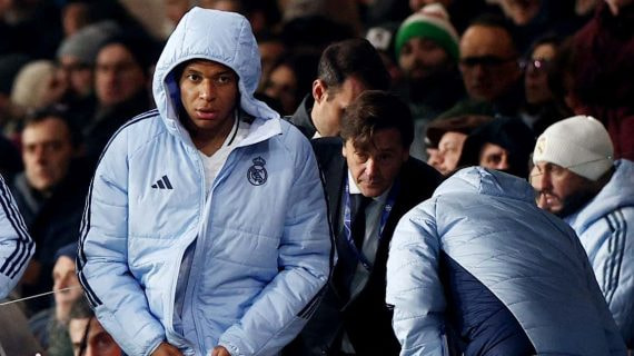 Mbappé se retira lesionado del partido de Champions.