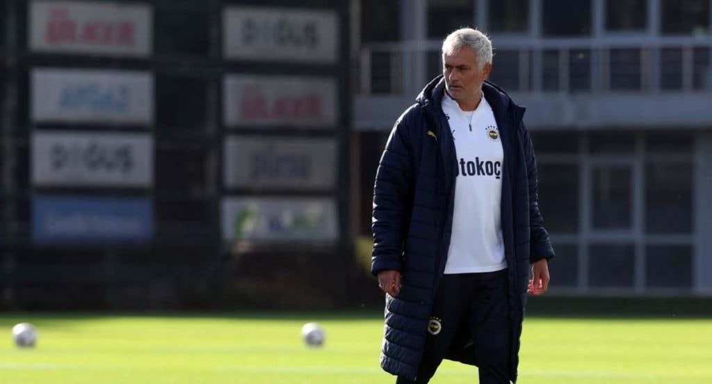 José Mourinho, en el último entrenamiento antes de recibir al Athletic.