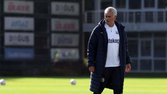 José Mourinho, en el último entrenamiento antes de recibir al Athletic.