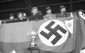 Bandera del Tercer Reich en el campo del Barça.