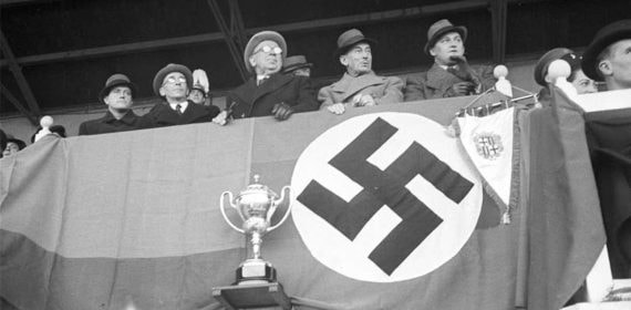 Bandera del Tercer Reich en el campo del Barça.