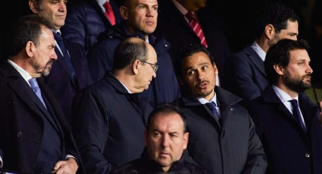 José María del Nido Carrasco y Pepe Castro en el palco del Sevilla.
