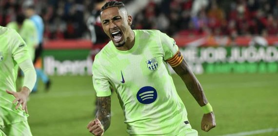 Raphinha celebra uno de los dos goles que ha marcado.