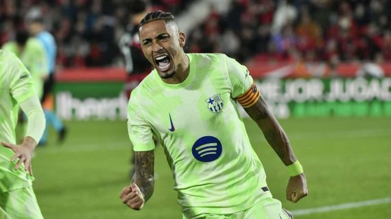 Raphinha celebra uno de los dos goles que ha marcado.