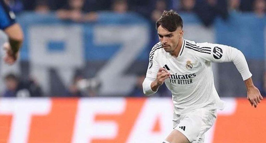 Raúl Asencio, jugando en la Champions contra el Atalanta.