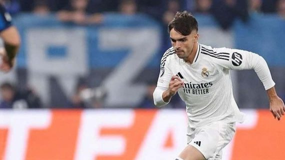 Raúl Asencio, jugando en la Champions contra el Atalanta.
