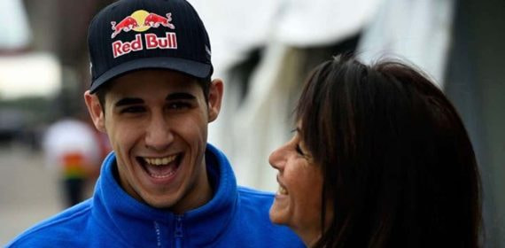 Luis Salom y Maria, su madre.