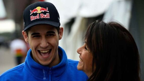 Luis Salom y Maria, su madre.
