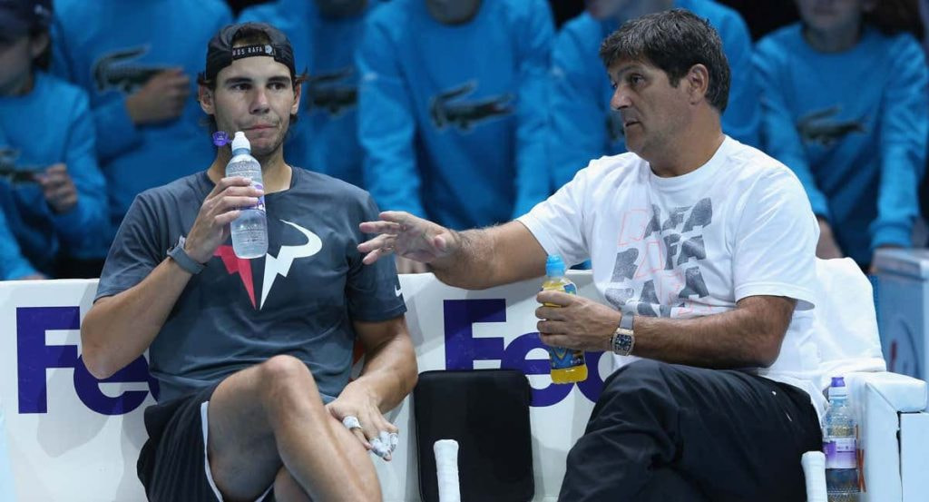 Rafael Nadal y su tío Toni, durante la Copa de maestros de 2013 en Londres.