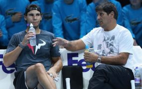 Rafael Nadal y su tío Toni, durante la Copa de maestros de 2013 en Londres.