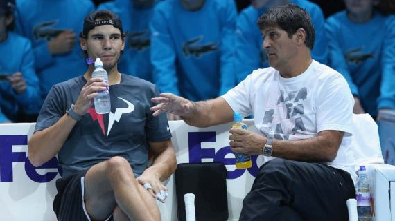 Rafael Nadal y su tío Toni, durante la Copa de maestros de 2013 en Londres.