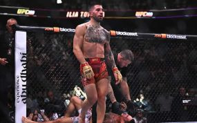 Ilia Topuria, tras noquear a Max Holloway en el UFC 308.
