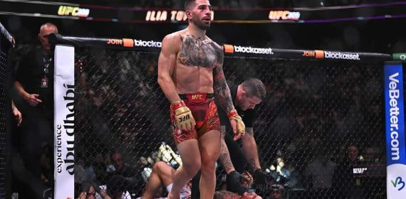 Ilia Topuria, tras noquear a Max Holloway en el UFC 308.