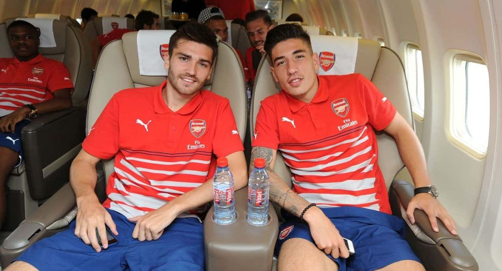 Jon Toral y Héctor Bellerín, en 2014, en una pretemporada del Arsenal.