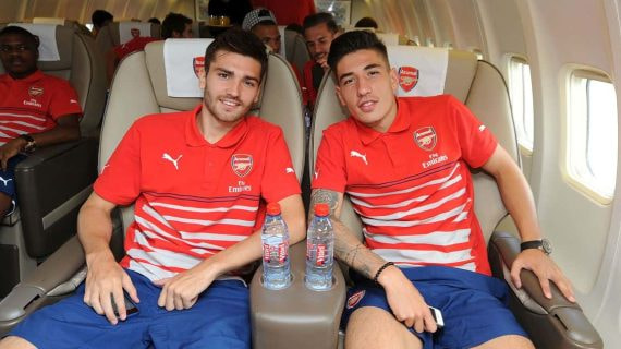 Jon Toral y Héctor Bellerín, en 2014, en una pretemporada del Arsenal.