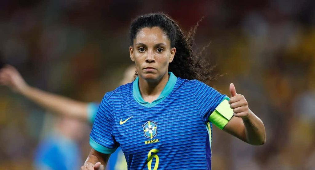 Yasmim durante un partido con Brasil.