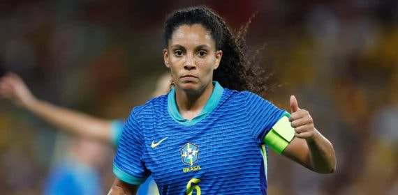 Yasmim durante un partido con Brasil.