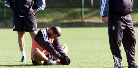 Zidane, en un entrenamiento con el Real Madrid, en noviembre de 2001.