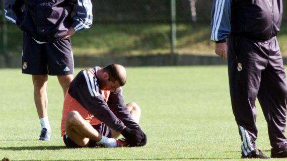 Zidane, en un entrenamiento con el Real Madrid, en noviembre de 2001.