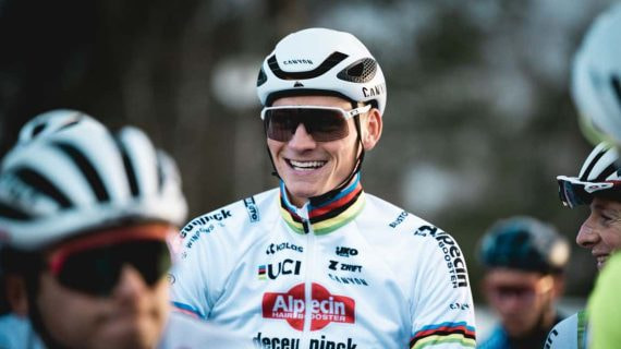 Mathieu van der Poel, en la línea de salida de una prueba de ciclocross.