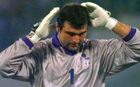 Angelo Peruzzi, en un partido con Italia.