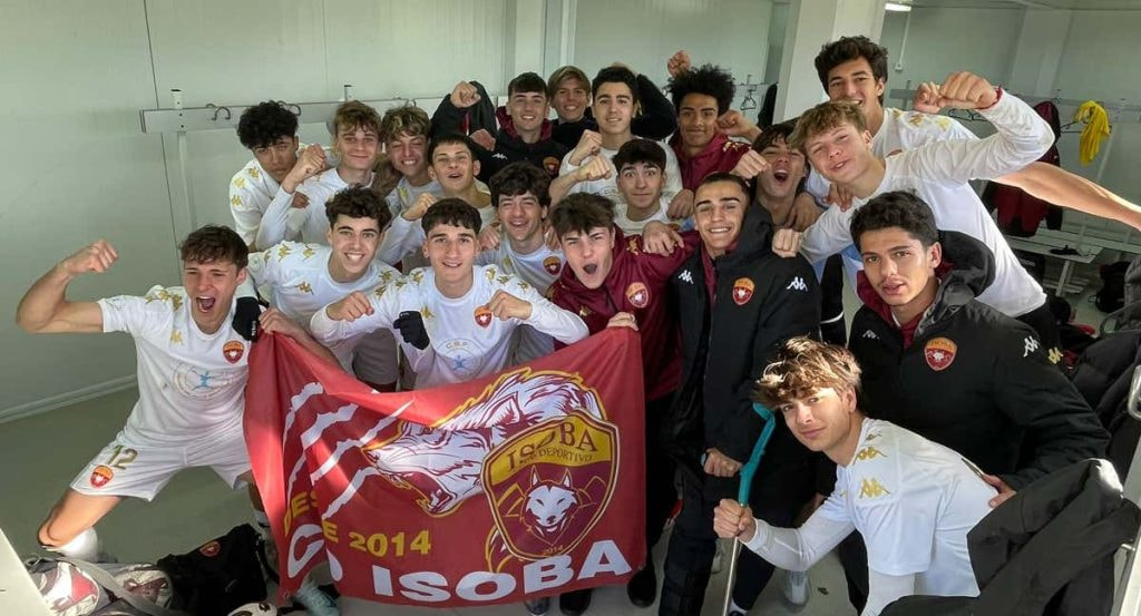 Los jugadores del Isoba celebran un triunfo.