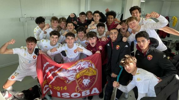 Los jugadores del Isoba celebran un triunfo.