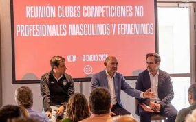 Rafael Louzán durante la reunión con los clubes de competiciones no profesionales celebrada este 9 de enero en Yeda.
