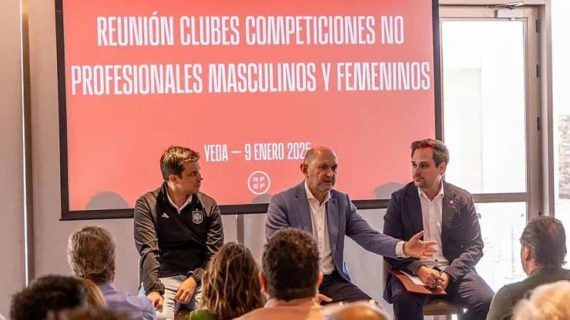 Rafael Louzán durante la reunión con los clubes de competiciones no profesionales celebrada este 9 de enero en Yeda.