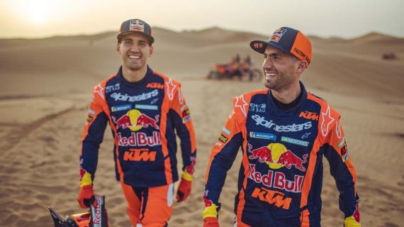 Kevin y Luciano Benavides, en el desierto.