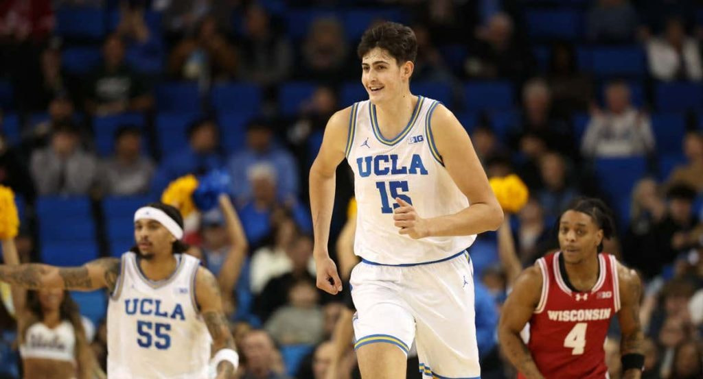 Aday Mara en un partido anterior con UCLA.