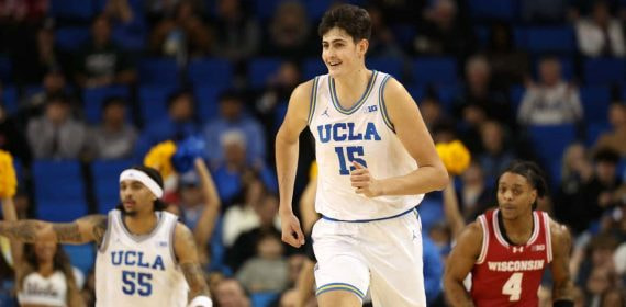 Aday Mara en un partido anterior con UCLA.