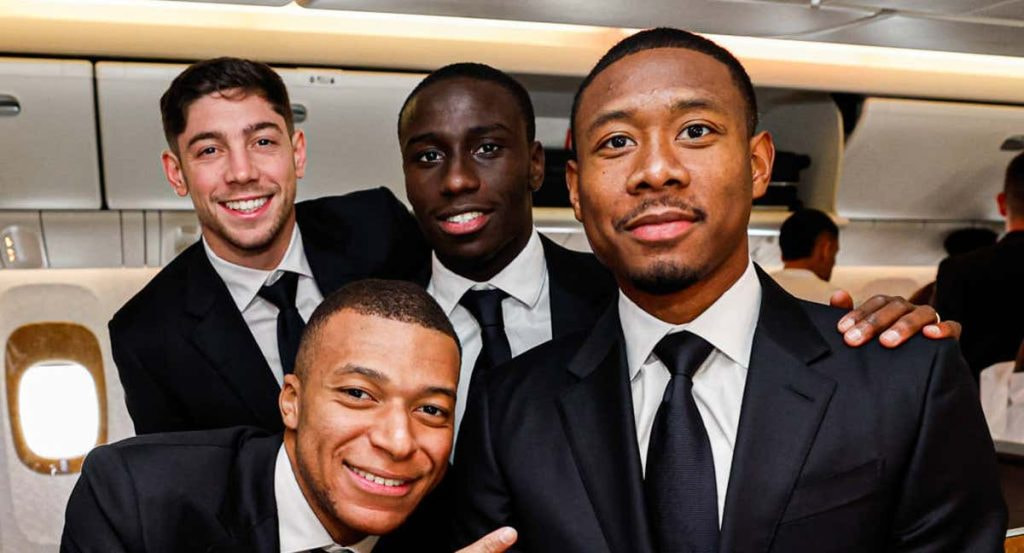 La plantilla del Real Madrid, en un viaje en avión.