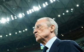 Florentino Pérez, entrando al campo.