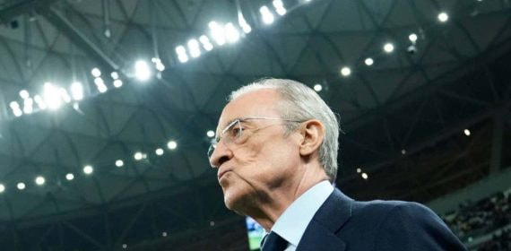 Florentino Pérez, entrando al campo.