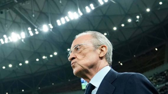 Florentino Pérez, entrando al campo.