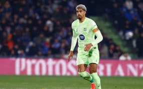 Ronald Araujo ante el Getafe.