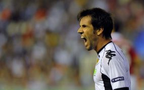 David Albelda, en un partido con el Valencia.