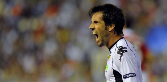 David Albelda, en un partido con el Valencia.