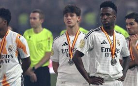 Los jugadores del Real Madrid, abatidos.