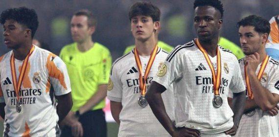 Los jugadores del Real Madrid, abatidos.